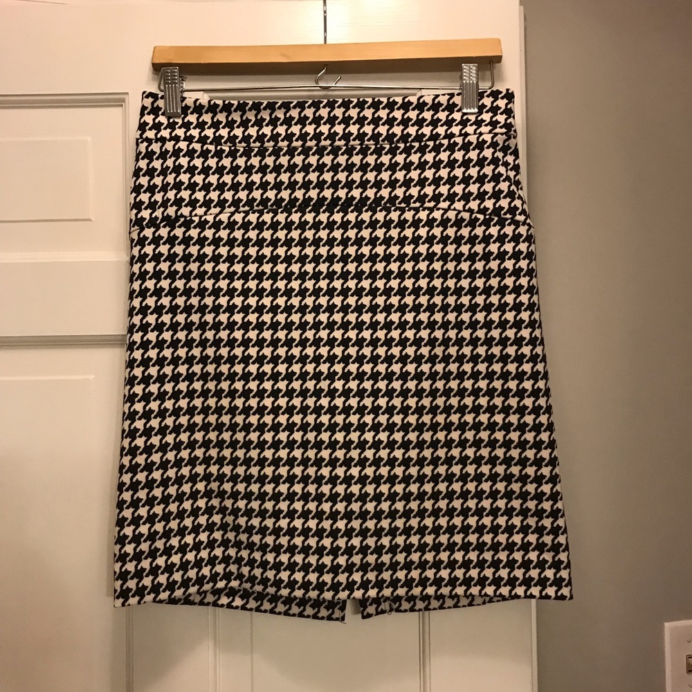 Michael Korda houndstooth pencil skirt